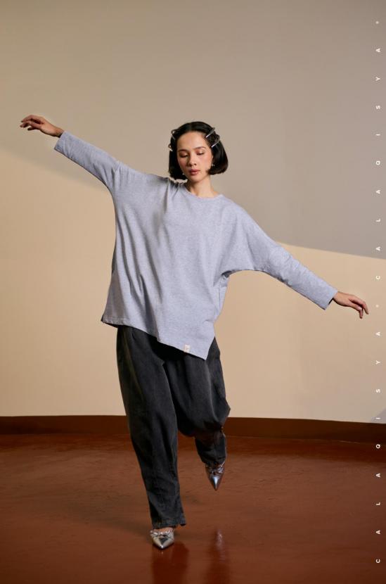 COMFORTWEAR BREATHE: BATWING SHIRT 2.0 IN LIGHT GREY