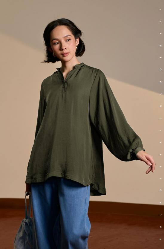 LAUREL BALLOON SLEEVE TOP IN CEDAR GREEN (FULLY LINED)