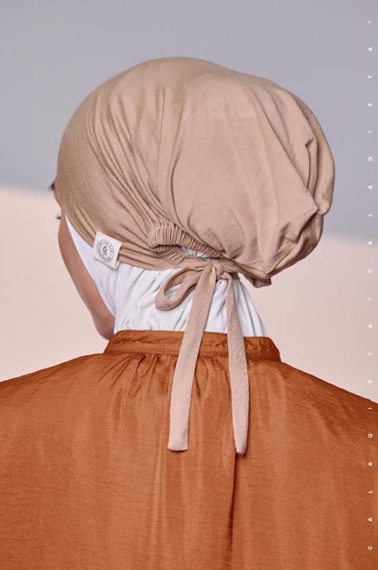 TIE BACK BONNET CAP IN WARM TAUPE (ODOURLESS)