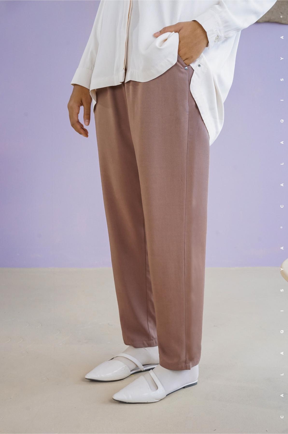 STAY TAPERED PANTS IN MOCHA MOUSSE
